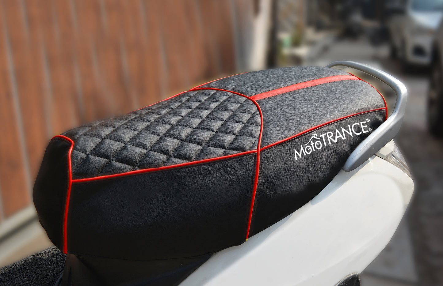 Mototrance DIAMOND PU Leather Bike Seat Cover For Bajaj Pulsar - Anti-slip Water-Resistant and Shock Absorbent Cover